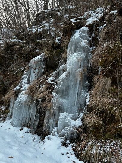 札幌管轄山林_山の中の小さな氷瀑